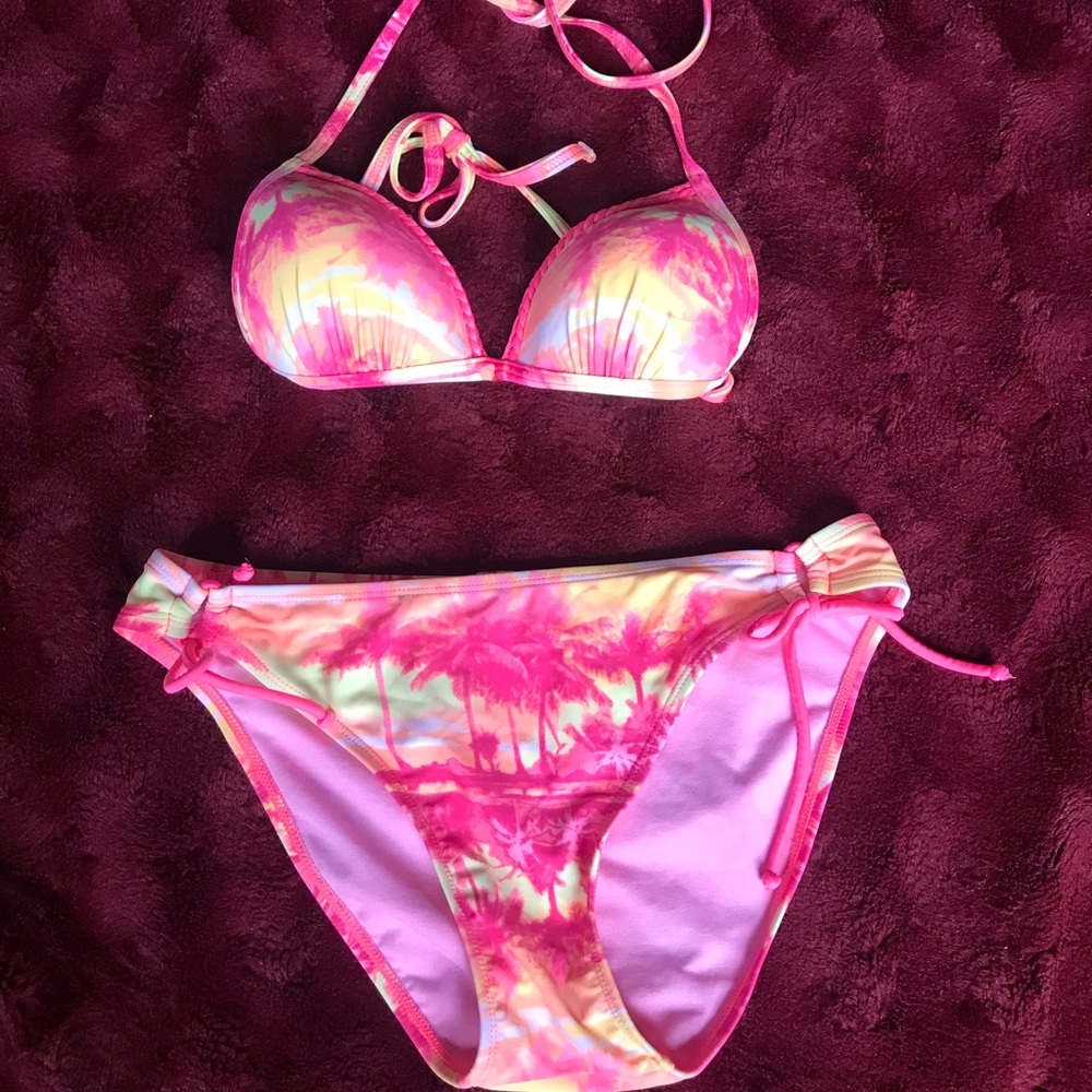 Swimsuit size S. Excellent condition.